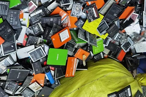 电池回收图片_废旧蓄电瓶回收_二手电池回收